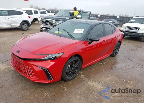 2025 Toyota Camry Xse z USA, uszkodzony, nr VIN 4T1DAACK0SU033640